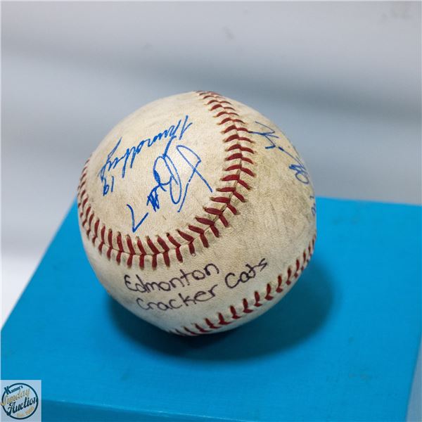 ESTATE AUTOGRAPHED BASEBALL - NO COA