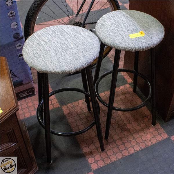 PAIR OF ROUND STOOLS BLACK METAL FRAMES H-25"
