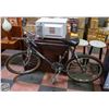Image 1 : VENTURE ROAD RUNNER MOUNTAIN TOUR 26" BICYCLE