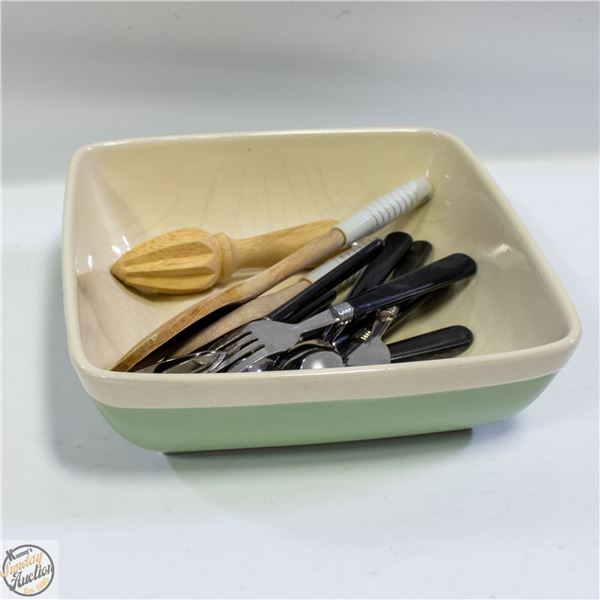 TWO TONE W PASTEL GREEN CERAMIC