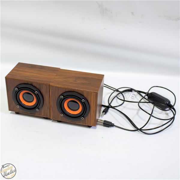 RETRO WOOD GRAIN COMPUTER SPEAKERS