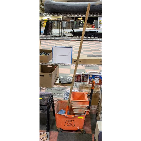 INDUSTRIAL MOP BUCKET