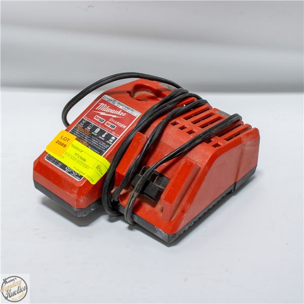 18V MILWAUKEE BATTERY CHARGER