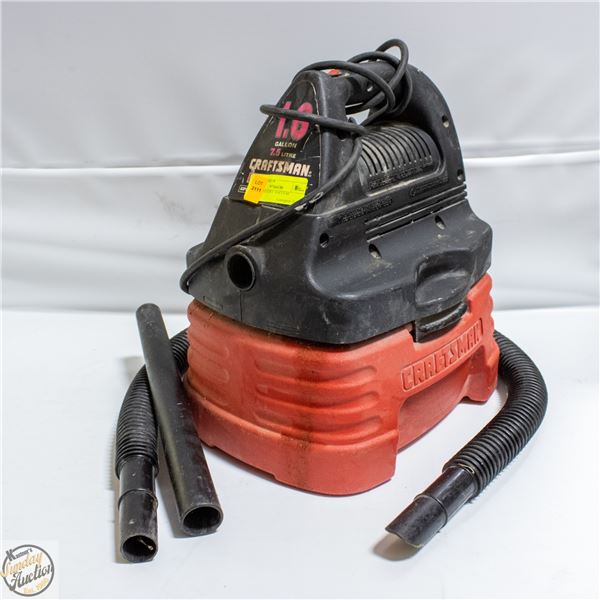 SMALL WET/DRY VACUUM