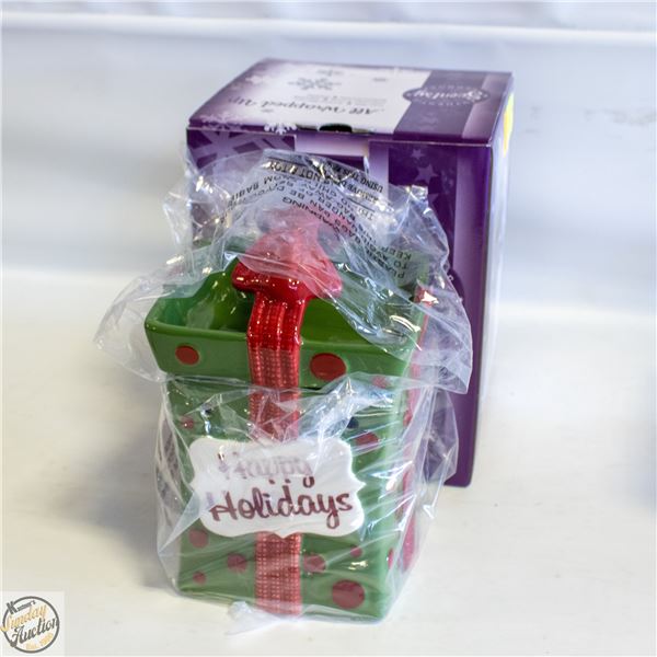 SCENTSY WARMER "WRAPPED UP"