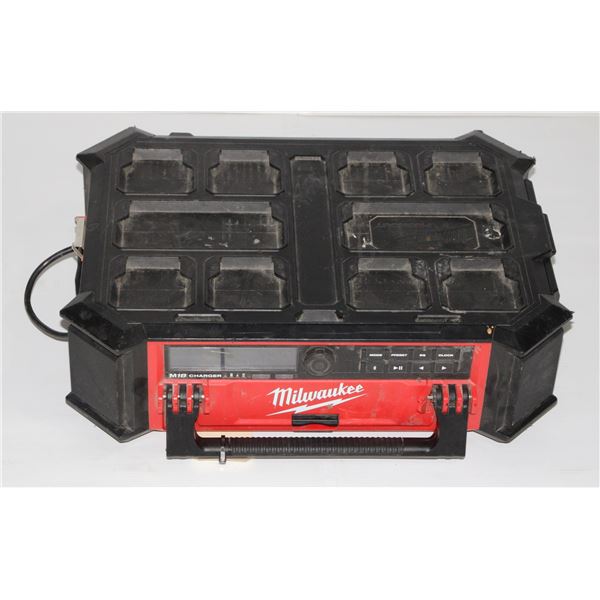 MILWAUKEE M18 PACKOUT RADIO AND CHARGER***POLICE SEIZURE***