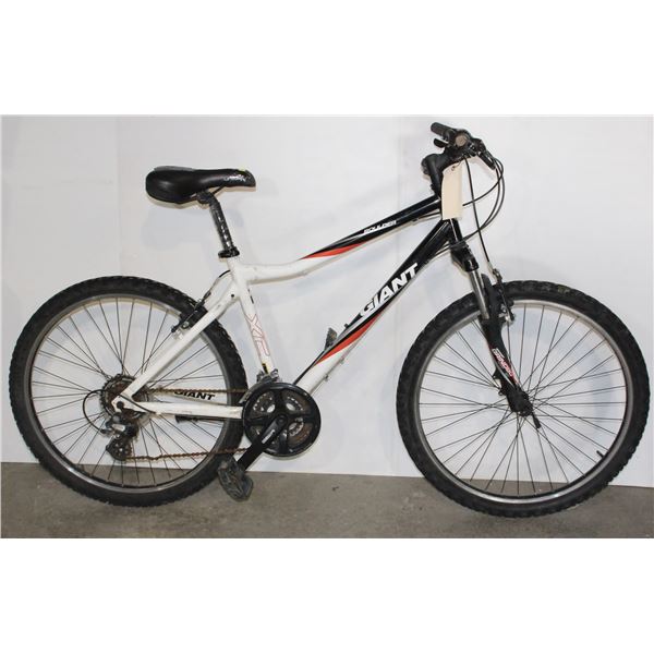 WHITE GIANT BOULDER 21 SPD***POLICE SEIZURE***