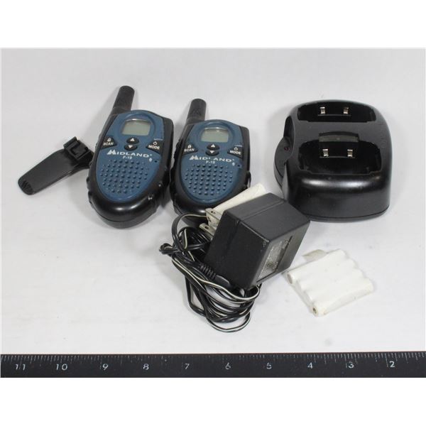 MIDLAND F-19 RADIOS WITH CHARGING BASE