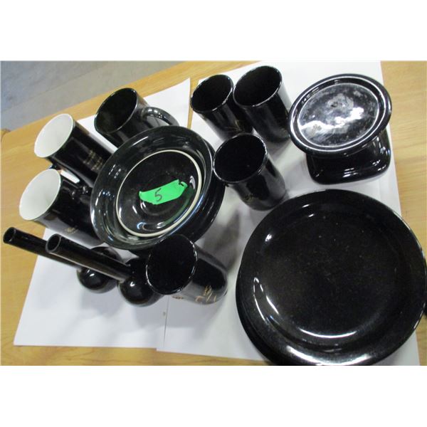 ESTATE:  ASSORTMENT OF BLACK DISHWARE