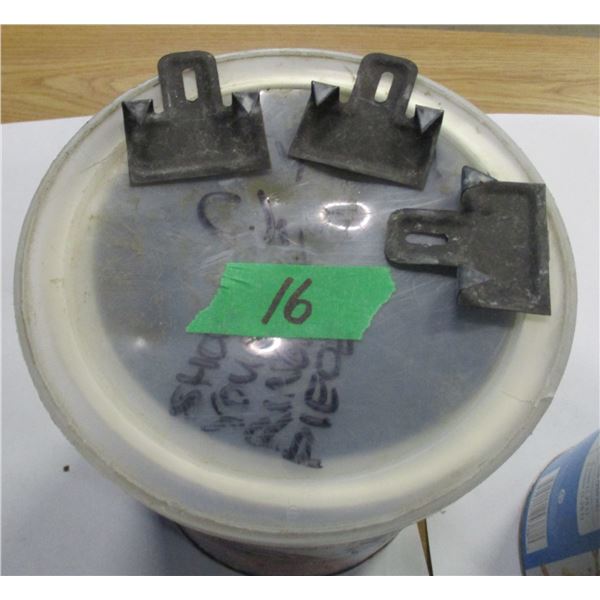 PAIL C/W DRYWALL CLIPS & PAIL C/W HARDWARE