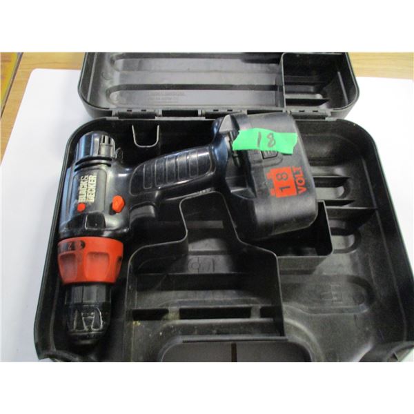 BLACK & DECKER 18 VOLT DRILL & BATTERY (POWERS UP; NO CHARGER)
