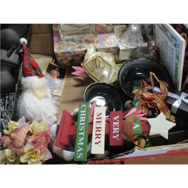 BOX C/W CHRISTMAS DECORATIONS, GIFT BOXES, TINS, MUGS, CANDLE HOLDERS, ETC