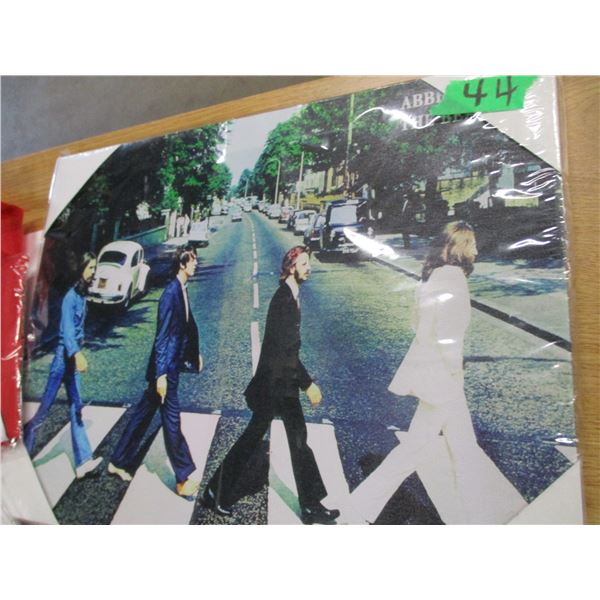 BOX C/W CANVAS PICTURE, FLAGS, ETC