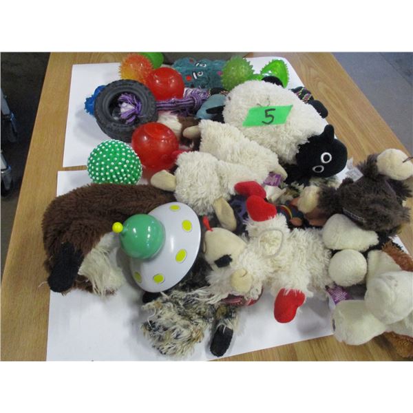 BASKET C/W SMALL STUFFED TOYS