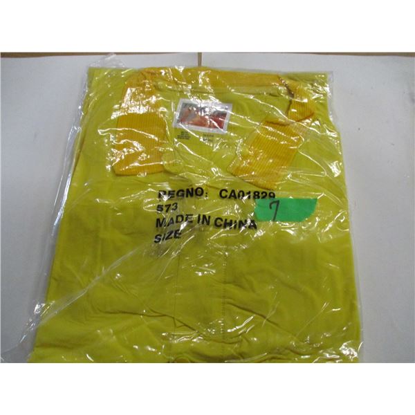 NEW:  3 PIECE RAIN SUIT (HAT, COAT & PANTS) (SIZE 3XL)