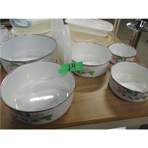 2 BOXES C/W PLASTICWARE & DISHWARE