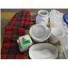 Image 4 : 2 BOXES C/W PLASTICWARE & DISHWARE