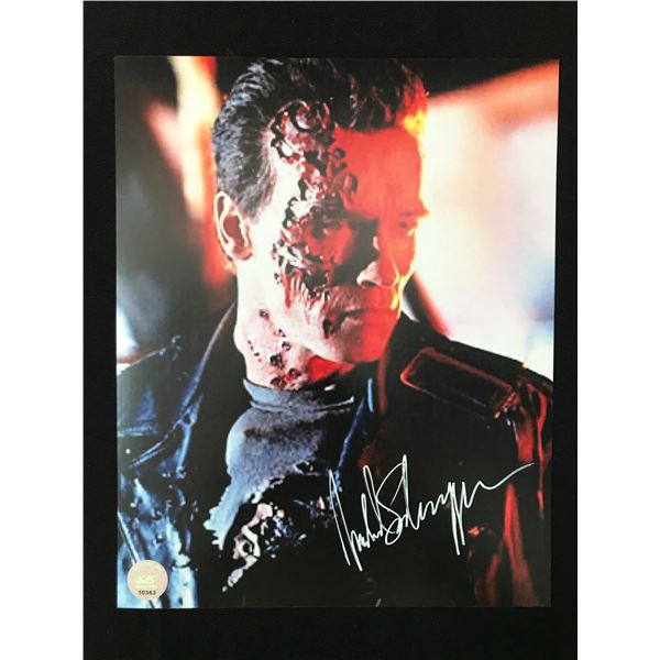 ARNOLD SCHWARZENEGGER SIGNED TERMINATOR 8X10 - KB COA