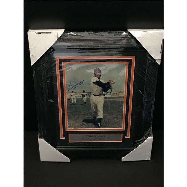 WILLIE MAYS SIGNED AND FRAMED 8X10 - BECKETT COA