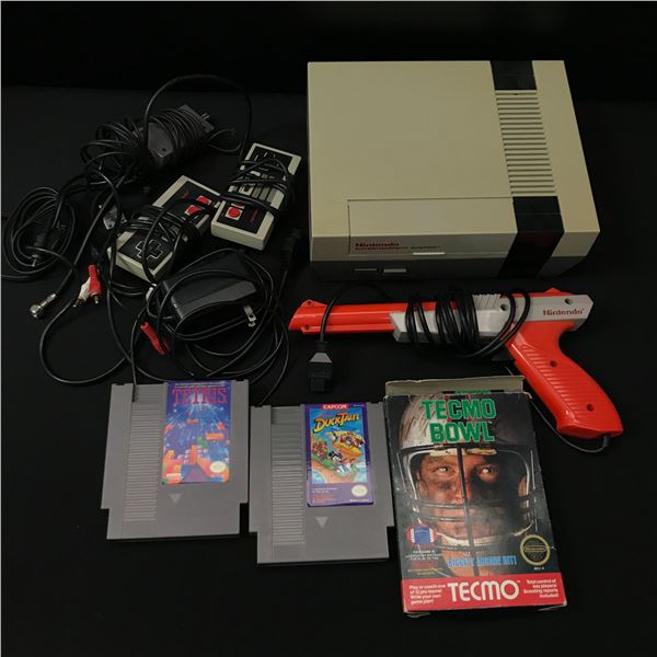NINTENDO ENTERTAINMENT SYSTEM WITH CONTROLLERS, GUN AND GAMES