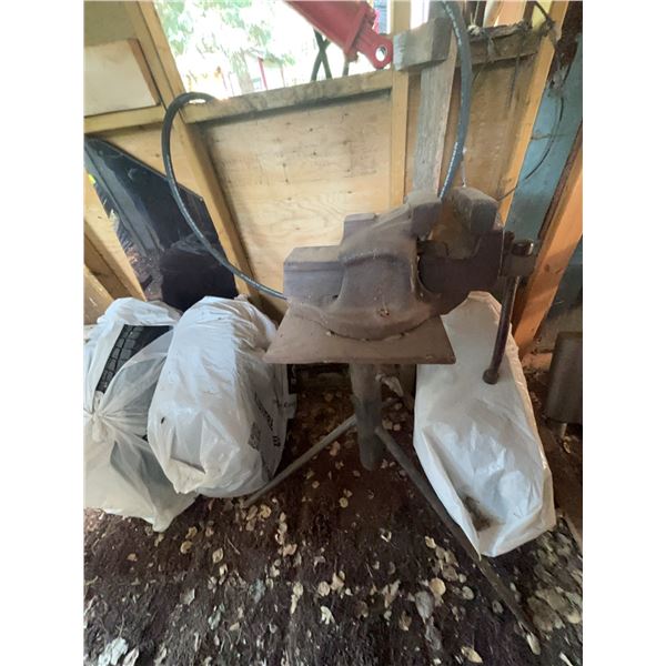 Heavy Duty Cast Iron Bench Vise