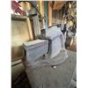 Image 3 : Heavy Duty Cast Iron Bench Vise