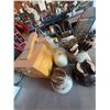 Image 1 : Lot: Shoeshine Kit, Tools, Insulators