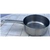Image 13 : Kitchen Cookware and Bakeware Lot Including Pyrex