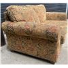 Image 6 : Floral Upholstered Sofa and Loveseat Set