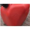 Image 7 : Seven 20L/5.3 GAL Plastic Fuel Cans
