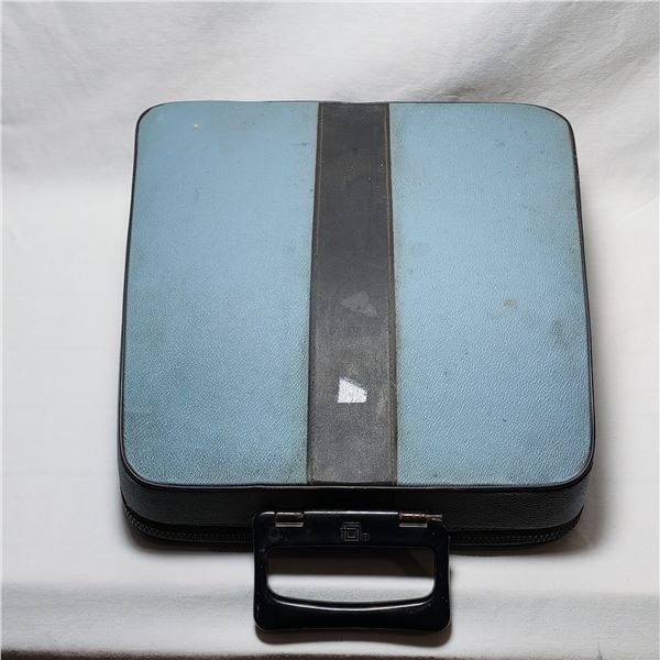 Vintage Typewriter Olivetti 32