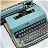 Image 2 : Vintage Typewriter Olivetti 32