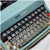 Image 5 : Vintage Typewriter Olivetti 32