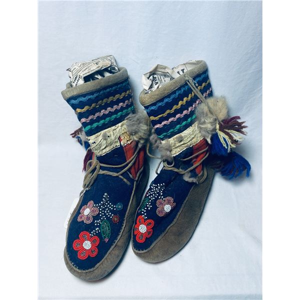 Vintage Beaded HighTop Moccasins