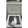 Image 3 : INSIGNIA MINI CHEST FREEZER