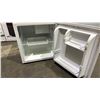 Image 2 : GALANZ 1.7 CU. FT. COMPACT SINGLE DOOR FRIDGE