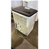 Image 2 : FRIGIDAIRE DEHUMIDIFIER FOR *PARTS & REPAIR*