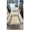 Image 2 : CREAM LEATHER PUSH-BACK RECLINER