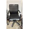 Image 3 : 4 ASSORTED ROLLING OFFICE CHAIRS WITH VARIOUS DAMAGE