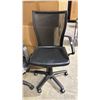Image 5 : 4 ASSORTED ROLLING OFFICE CHAIRS WITH VARIOUS DAMAGE
