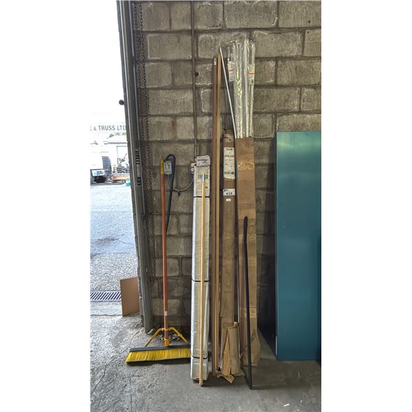 ASSORTED ITEMS INCLUDING KENNY IBEAM ROAD SET, 6' RED OAK HANDRAIL, WOODEN POLE WITH METAL TIP AND