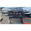 Image 1 : BLACKSTONE 36-INCH 4 BURNERS GRIDDLE WITH HARD COVER TOP