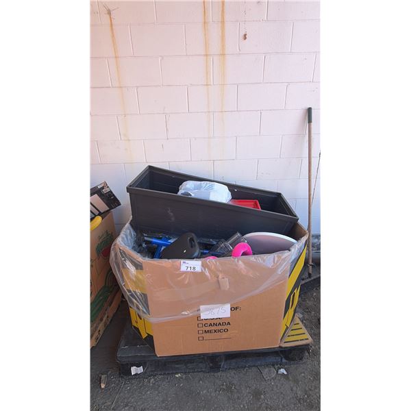 PALLET OF ASSORTED ITEMS INCL. GARDEN HOSE PIPE, WAHL HAIR/BEARD TRIMMER, KIDS TOYS AND MORE