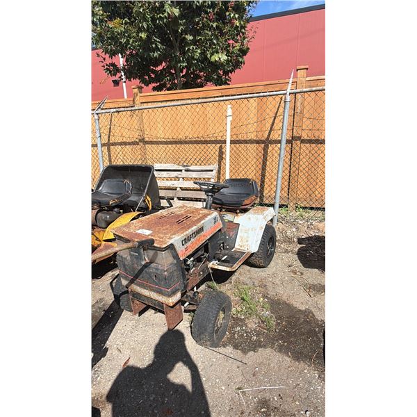 CRAFTSMAN II RIDE-ON MOWER (NO KEYS, UNKNOWN RUNNING CONDITION)