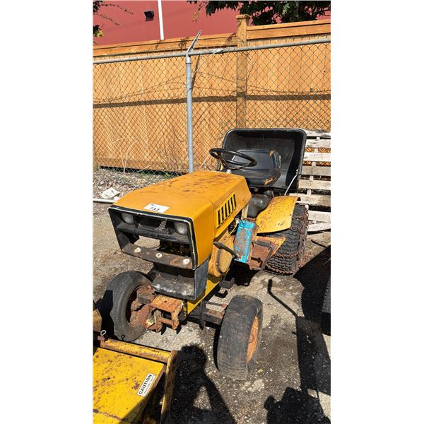 VINTAGE RIDE-ON TRACTOR (UNKNOWN RUNNING CONDITION)
