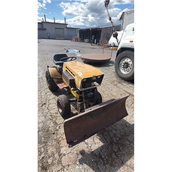VINTAGE SEARS RIDE-ON TRACTOR WITH BLADE ATTACHMENT (NO KEYS, UNKNOWN RUNNING CONDITION)