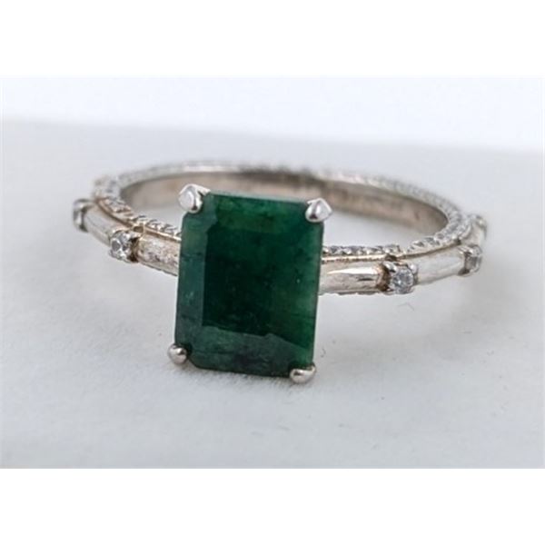 3.19 GRAM CERTIFIED SILVER EMERALD GEMSTONE RING ($3,208 APPRAISAL): *APPRAISAL NOT GUARANTEED*