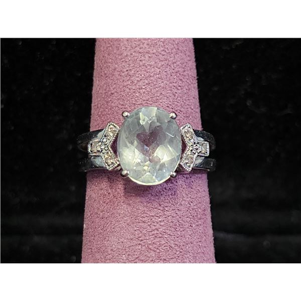 14KT GOLD OVAL CUT GEMSTONE RING: SIZE 7