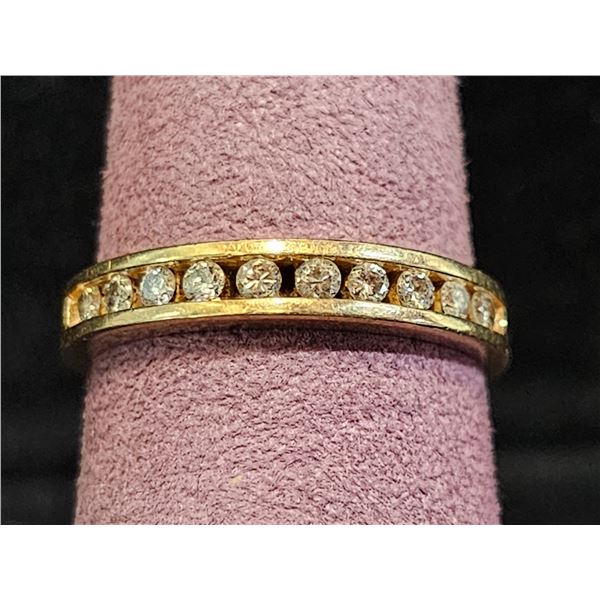 14KT GOLD CHANNEL SET GEMSTONE RING: SIZE 7