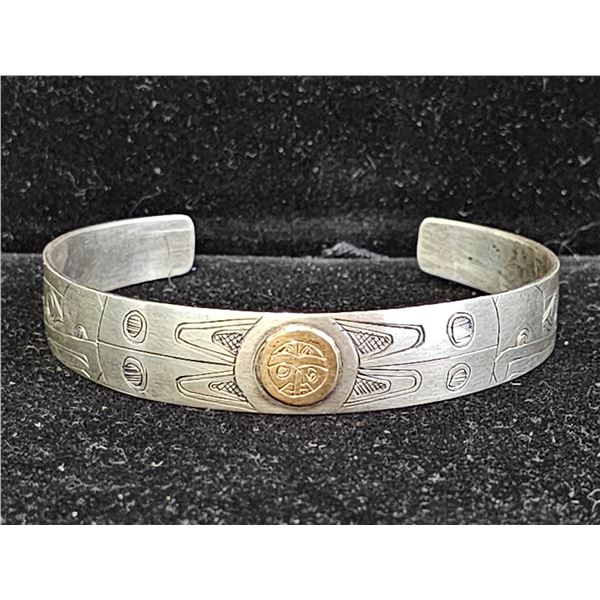 SILVER FIRST NATIONS BRACELET WITH GOLD INLAY: 16.1 G